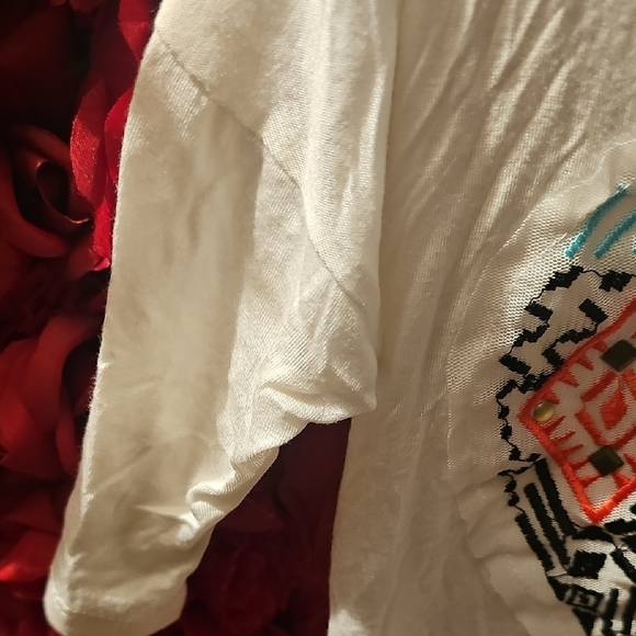 Deb Women's White Graphic Asymmetrical Blouse With Heart Design Size Small - Picture 5 of 7